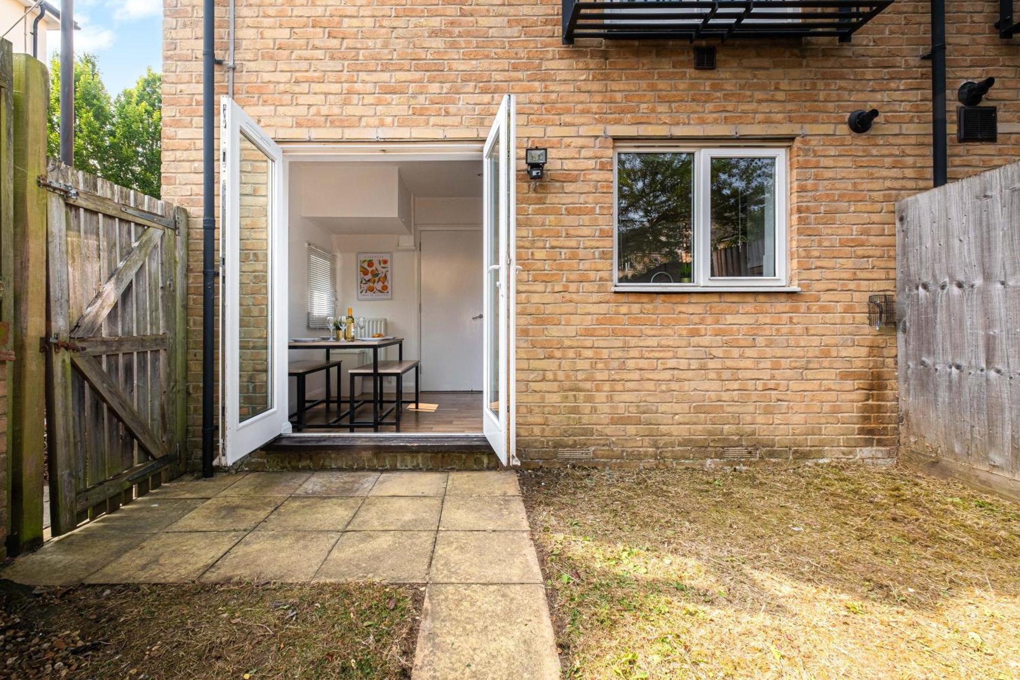 Modern & Comfortable 4 Bed House Apartment Milton Keynes Exterior photo